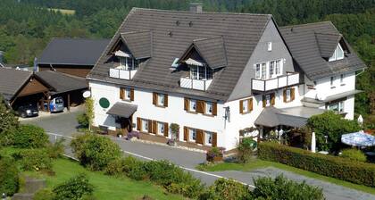 Ferienwohnung '1, Größe 90qm' mit Balkon und Wi-Fi