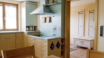 Kühlschrank, Ofen, Herdplatte, Geschirrspüler