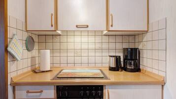 Fridge, stovetop, coffee/tea maker, electric kettle