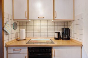 Fridge, stovetop, coffee/tea maker, electric kettle