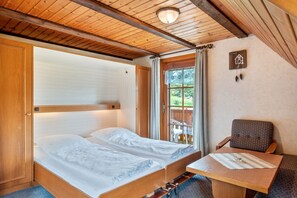 1 bedroom, free WiFi, bed sheets