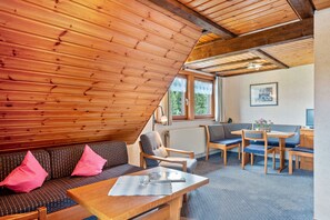 Fernseher, Tischtennisplatte