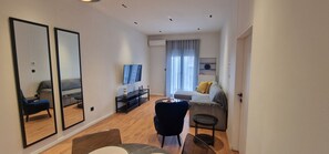 Smart TV, computer monitors