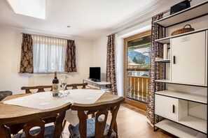 Dining - Apartment 'Michl' with Shared Terrace, Shared Garden and Wi-Fi (Schwangau)