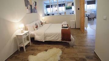 3 bedrooms, iron/ironing board, WiFi, bed sheets