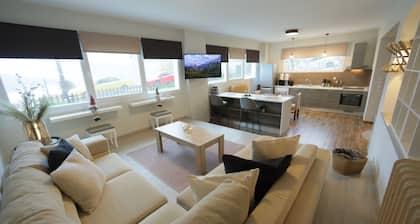 Modern apartment with a lake view for a comfortable stay. Easy parking space