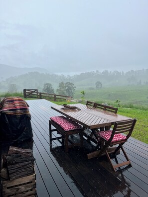 Outdoor dining - Homely farm stay, beautiful views (Conondale)
