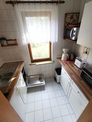 Mikrowelle, Ofen, Herdplatte, Geschirrspüler