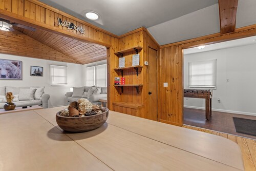 15 to Foxwoods, 20 Mohegan – Lake & Casino Escape