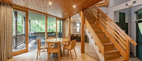 Premium Cottage With Private Dog Park(Non-smoking) | 1 bedroom, free WiFi, bed sheets