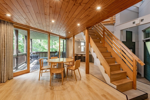 Premium Cottage With Private Dog Park(Non-smoking) | 1 bedroom, free WiFi, bed sheets