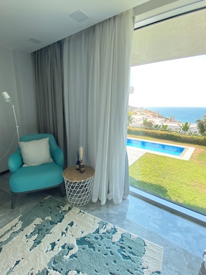 4 bedrooms, blackout curtains, soundproofing, iron/ironing board
