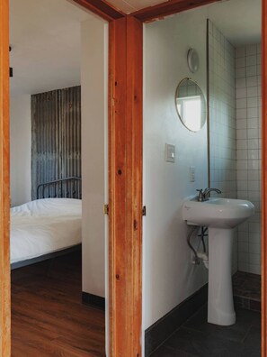 Shower - Secluded rustic 2-bedroom cabin on nature retreat (Dunlap)