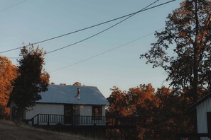 Exterior - Secluded rustic 2-bedroom cabin on nature retreat (Dunlap)
