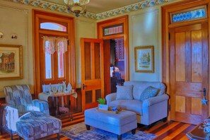 TV, fireplace - The Bicycle Suite at Pella Mansion (Pella)