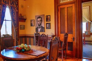 Dining - The Bicycle Suite at Pella Mansion (Pella)