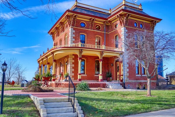 Exterior - The Bicycle Suite at Pella Mansion (Pella)