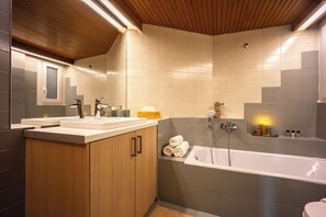 Appartement, 2 chambres, vue ville | Salle de bain