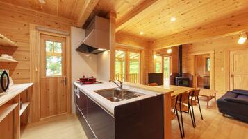Pet Room Large cottage With hot spring and dog park(Non-smoking) | 1 bedroom, free WiFi, bed sheets