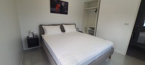 3 chambres, coffres-forts dans les chambres, fer et planche Ă repasser