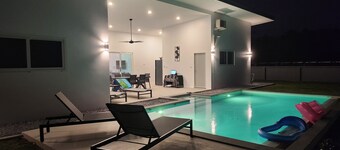 Bauhinia house between sea and mountains.