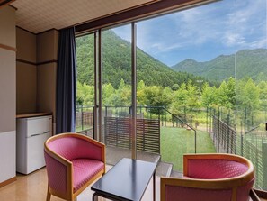 Chambre avec lits jumeaux de style japonais, non-fumeur (With Private Dog Park)