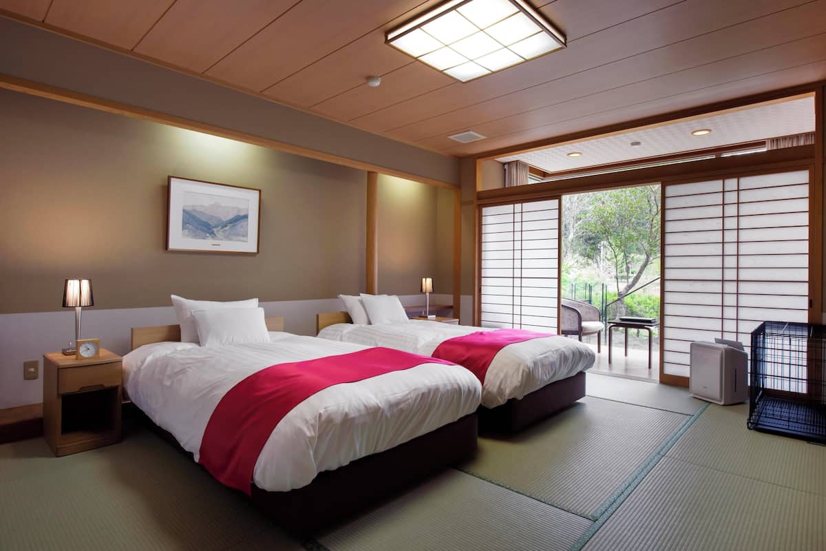 Tweepersoonskamer in Japanse stijl met 2 eenpersoonsbedden, niet-roken (With Private Dog Park) | Gratis wifi, beddengoed