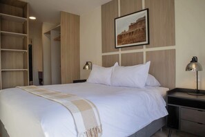 2 habitaciones, tabla de planchar con plancha, wifi y ropa de cama 