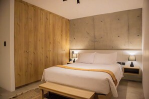 1 habitación, escritorio, tabla de planchar con plancha y wifi