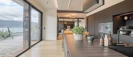 Réfrigérateur, micro-ondes, four, lave-vaisselle