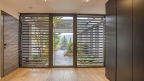 Interior - Villa Enjoy - Five Bedroom Villa, Sleeps 10 (Veyrier-du-Lac)