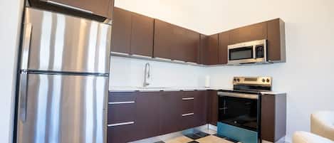 Microwave, oven, stovetop, cookware/dishes/utensils