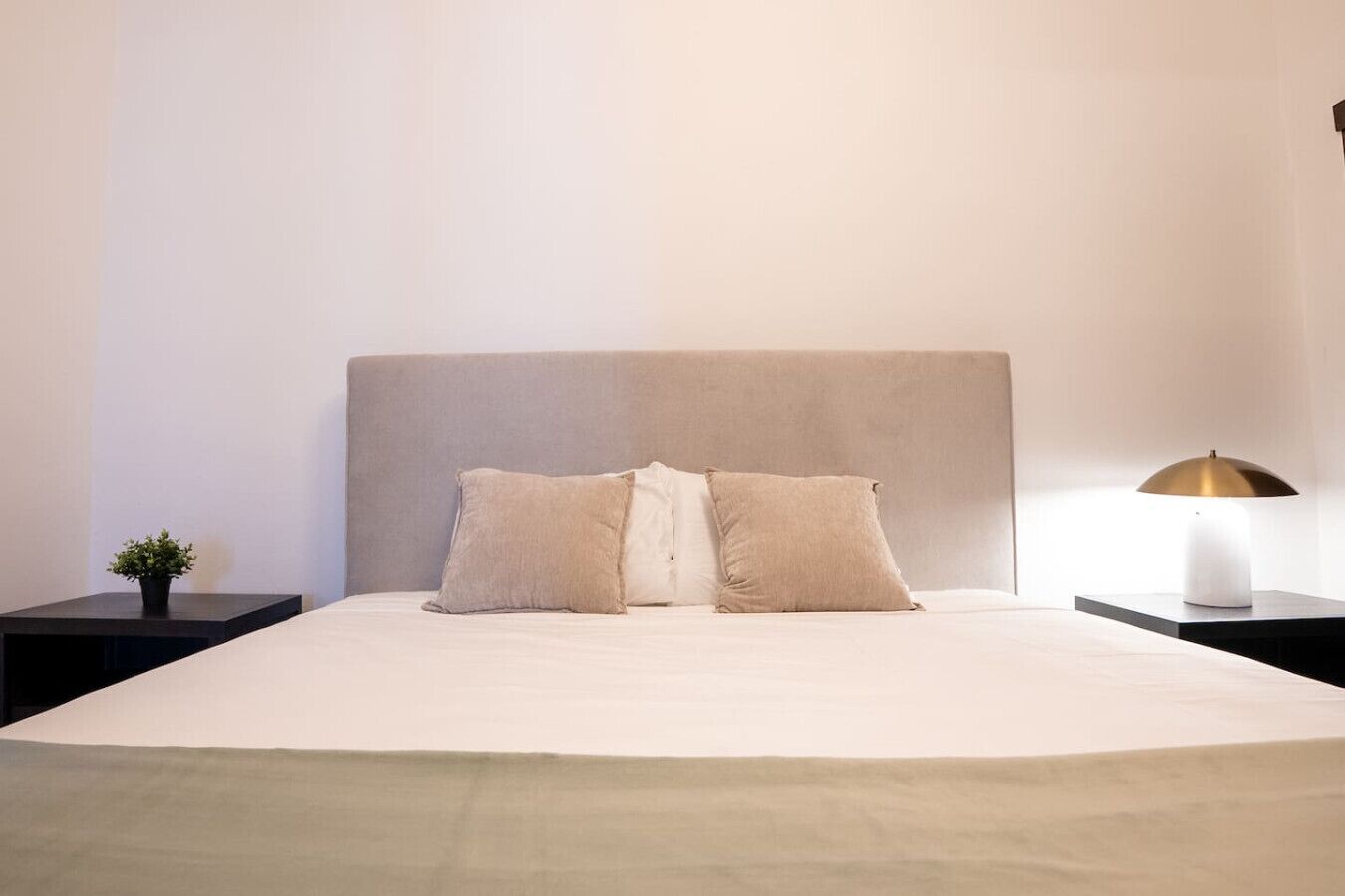 1 chambre, bureau, fer et planche à repasser, accès au Wi-Fi (inclus)