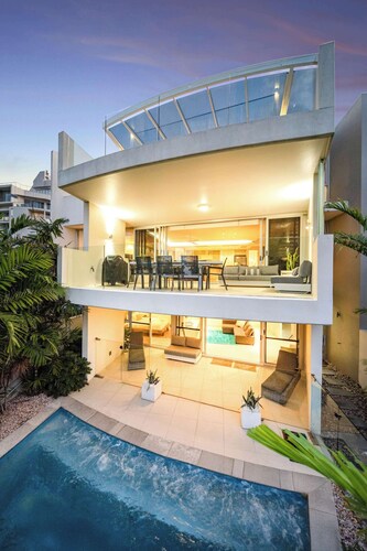 Absolute Beachfront Marcoola with Private Pool