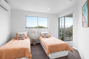 3 habitaciones, tabla de planchar con plancha, cuna de viaje y wifi 