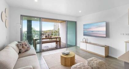 Point Cartwright Penthouse - Ocean & River Views