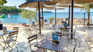 Privat strand och strandbarer