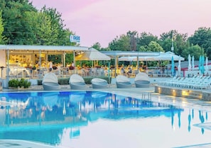 3 outdoor pools