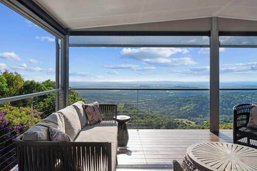 Flaxton Garden Home with Spectacular Coastal Views