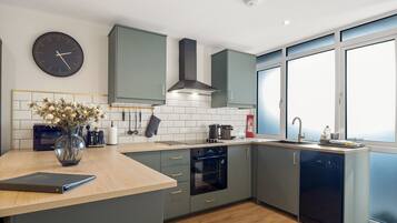 Fridge, microwave, oven, dishwasher