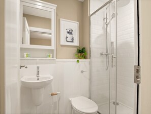 Bathroom - Main Street Hideaway (Clifden)
