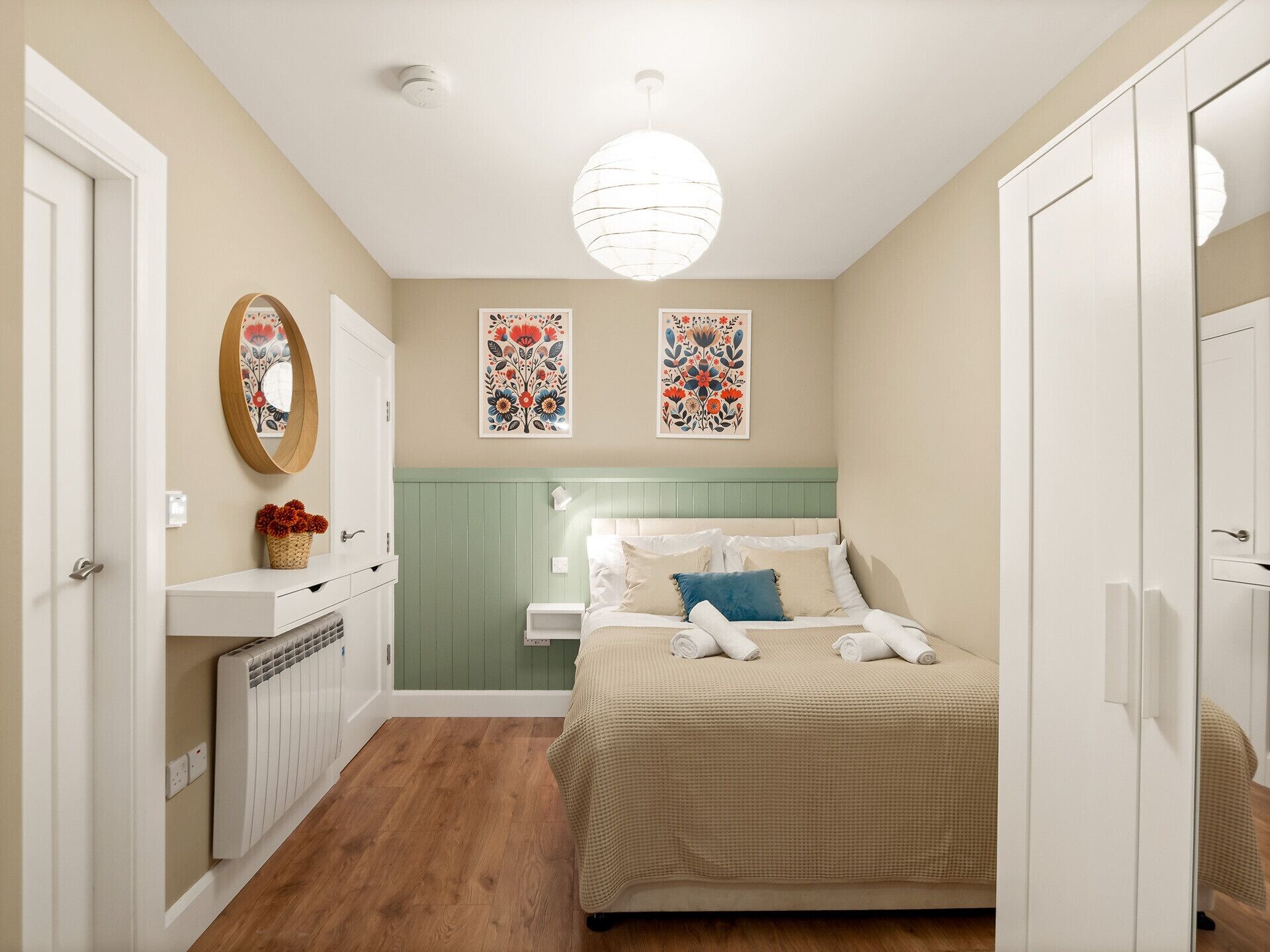 1 habitación, tabla de planchar con plancha, wifi gratis y ropa de cama 