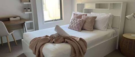 4 bedrooms, iron/ironing board, WiFi, bed sheets
