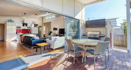 Delightful Dicky Beach Holiday House