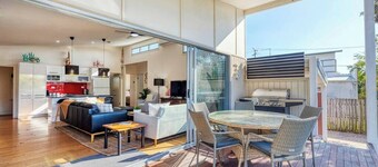 Delightful Dicky Beach Holiday House