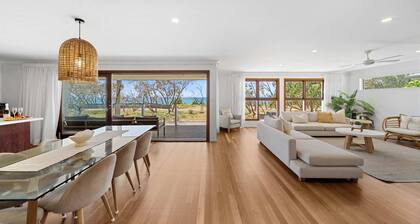 Absolute Beachfront Paradise in Buddina