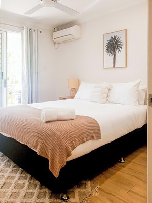 3 Schlafzimmer, Schreibtisch, Bügeleisen/Bügelbrett, WLAN