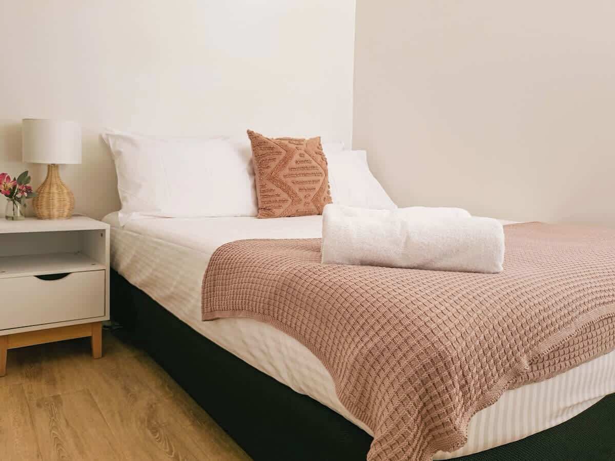 3 bedrooms, desk, iron/ironing board, WiFi