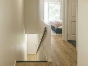 3 habitaciones, escritorio, tabla de planchar con plancha y wifi 