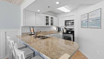 Coffee/tea maker, fridge, microwave, oven